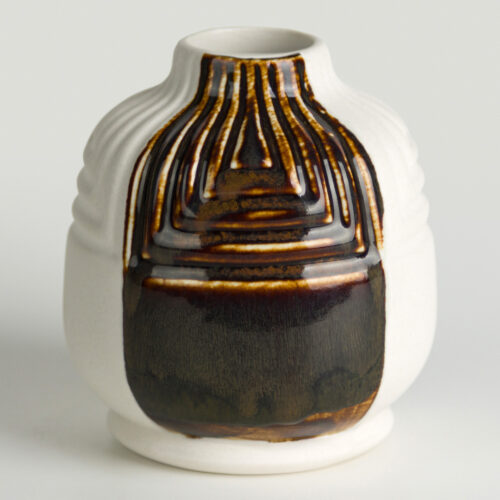 Vaso bianco con striscia pitturata di marrone