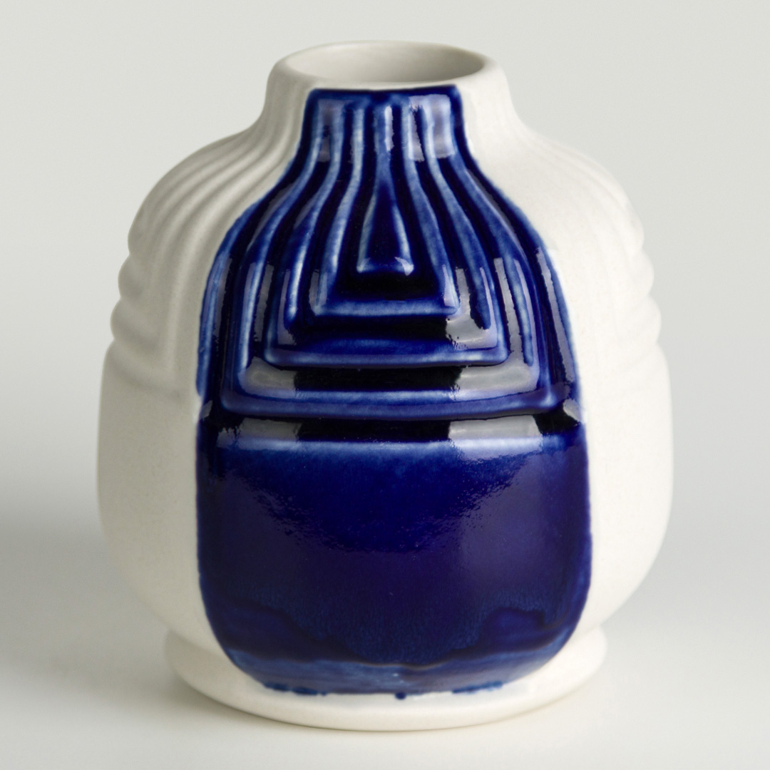 Mirror Blue 3 Vaso bianco con striscia colorata blu